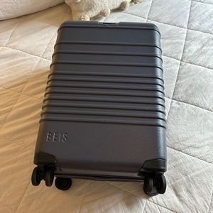 Beis The Carry-On Roller in Navy